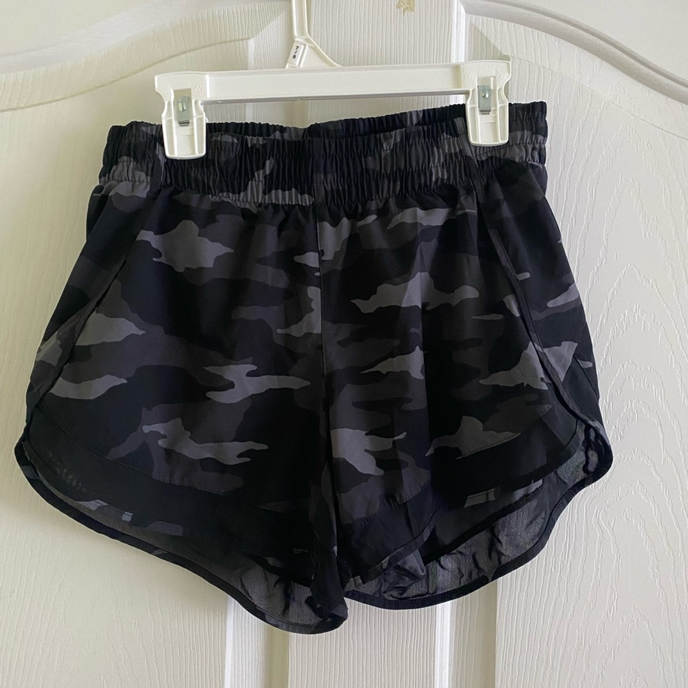 Athleta 4 inch Black Camo Shorts